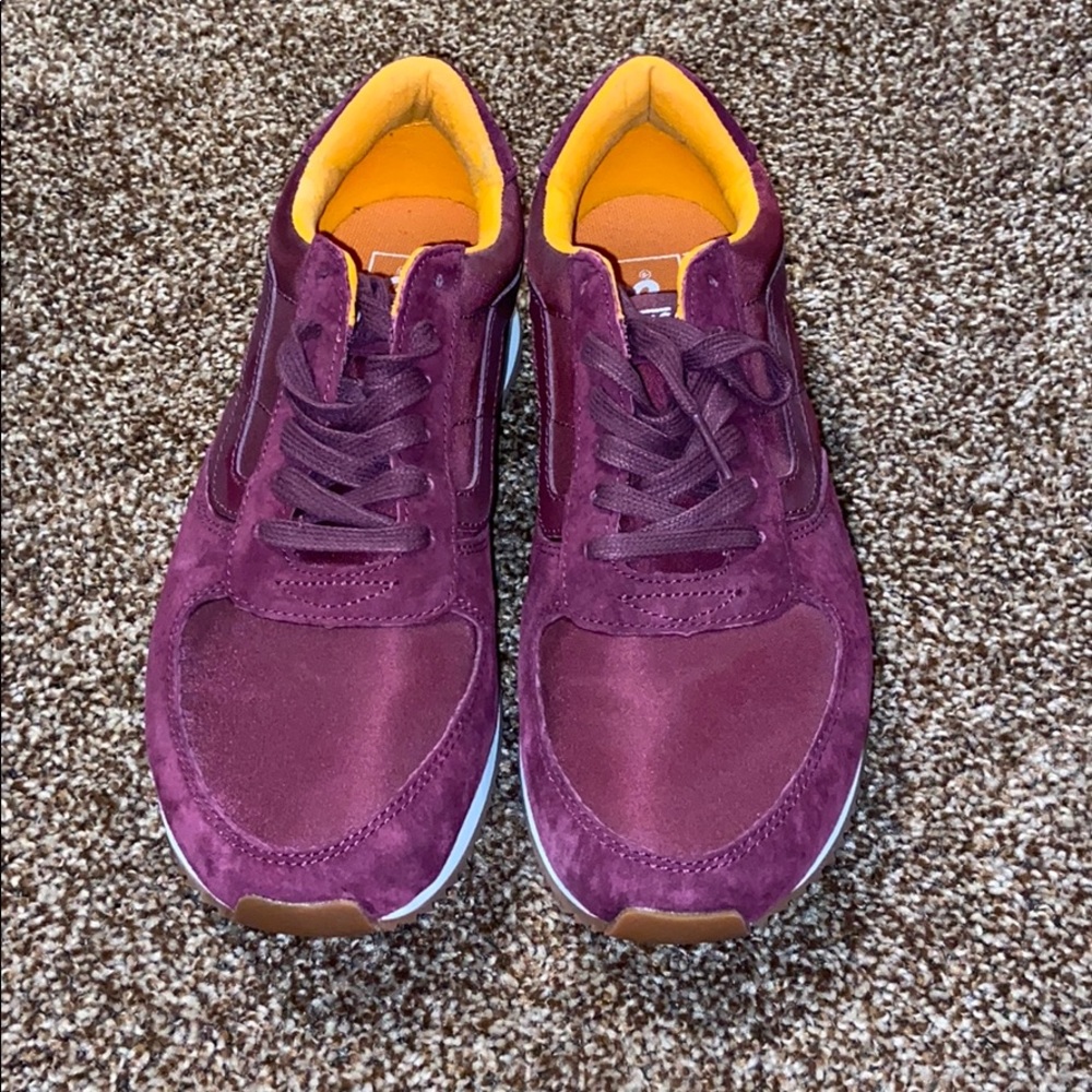women’s tennis shoes VANS